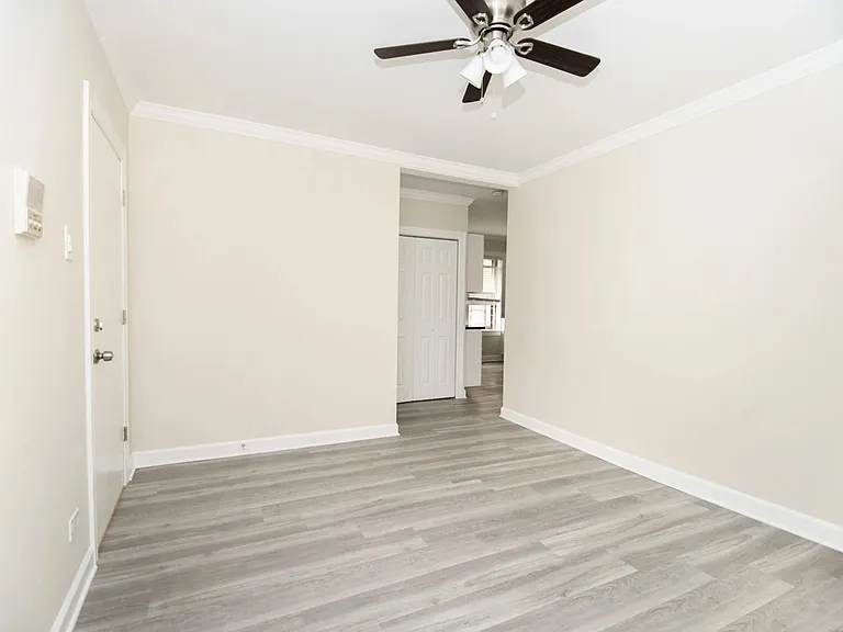 835 W Cornelia Ave — Photo 4