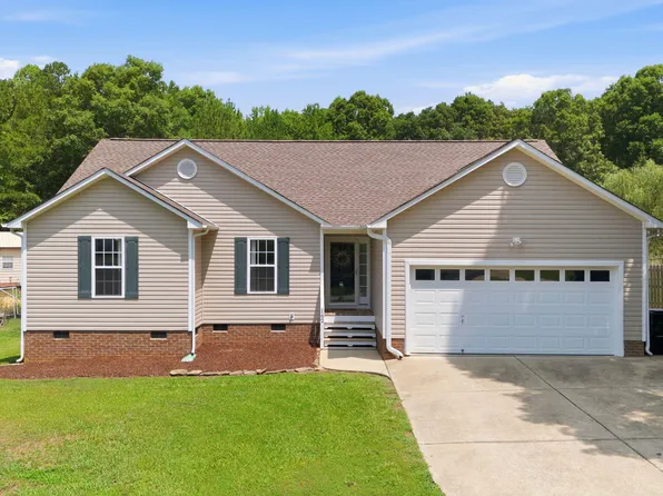 162 Oak Creek Dr, Clayton, NC 27520