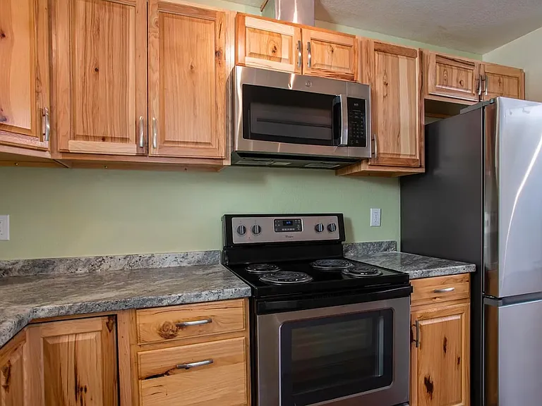 8601 Molanary Dr — Photo 5