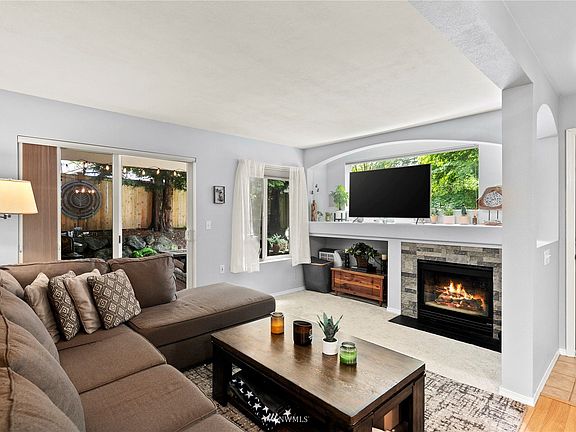 4th image of 8916 Meridian Pl NE #A102