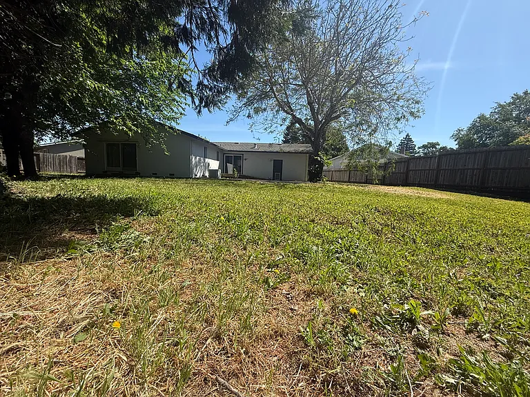 919 Lodi St — Photo 9