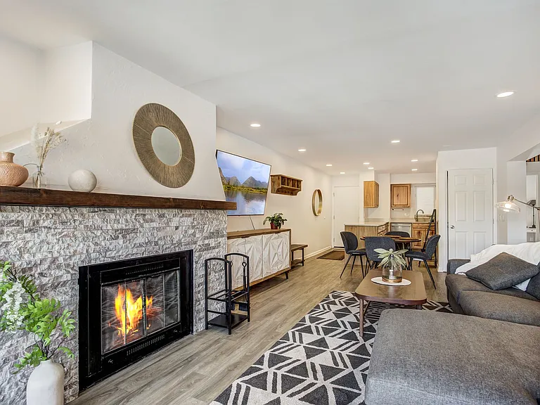 21 Buffalo Dr #222 — Photo 4