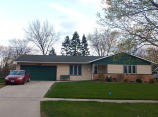 1005 Duxbury Ln, Schaumburg, IL 60193