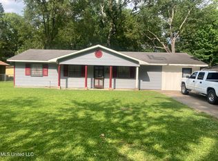 3032 Longwood Dr, Jackson, MS 39212