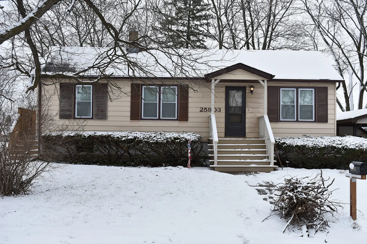 25903 S Eastgate Ave photo 1