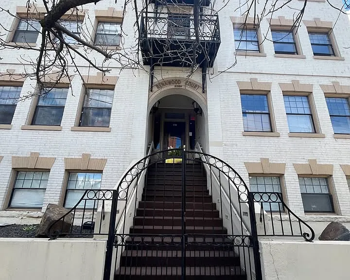 Rennwood Court Apartments — Photo 4