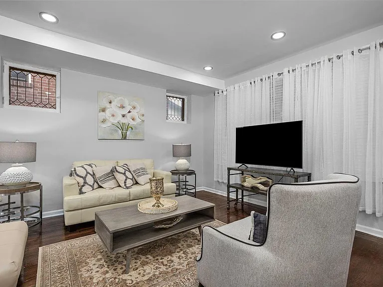 5911 Pershing Ave — Photo 6