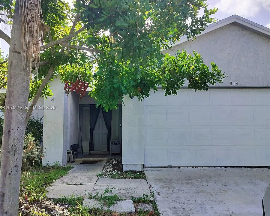 213 Woodbridge Dr