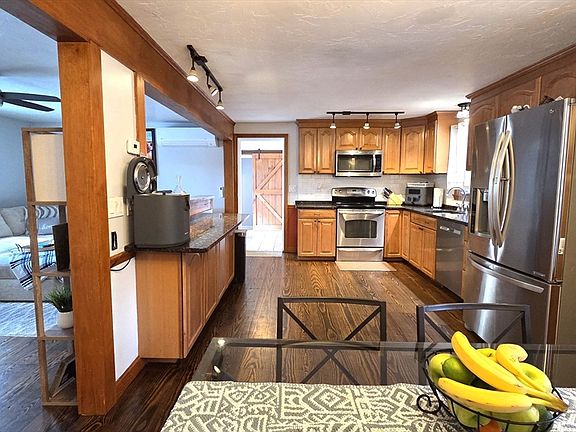 5th image of 11 Walnut St