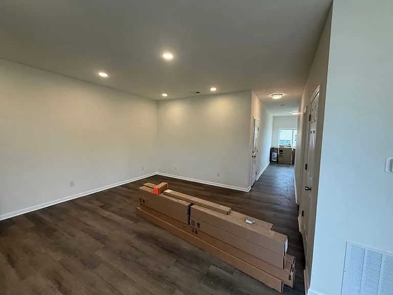 109 Blaze Dr — Photo 3