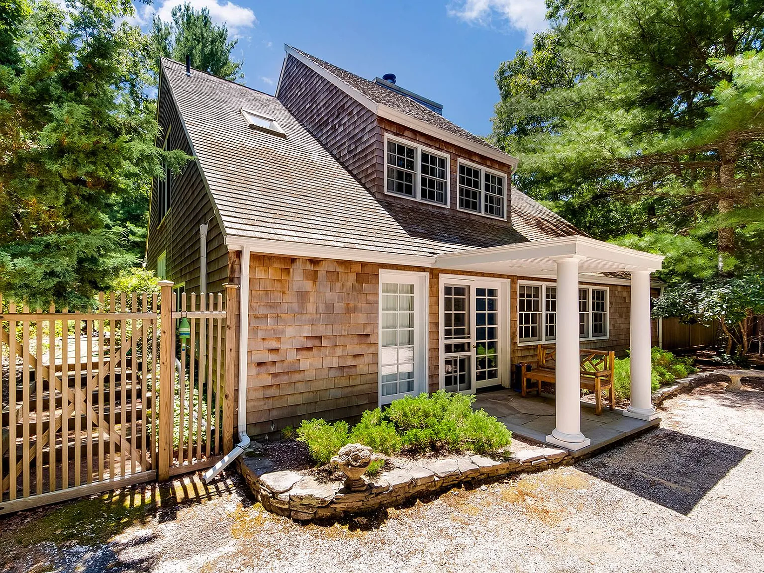 Shingled Charm In East Hampton's Northwest — Photo 2