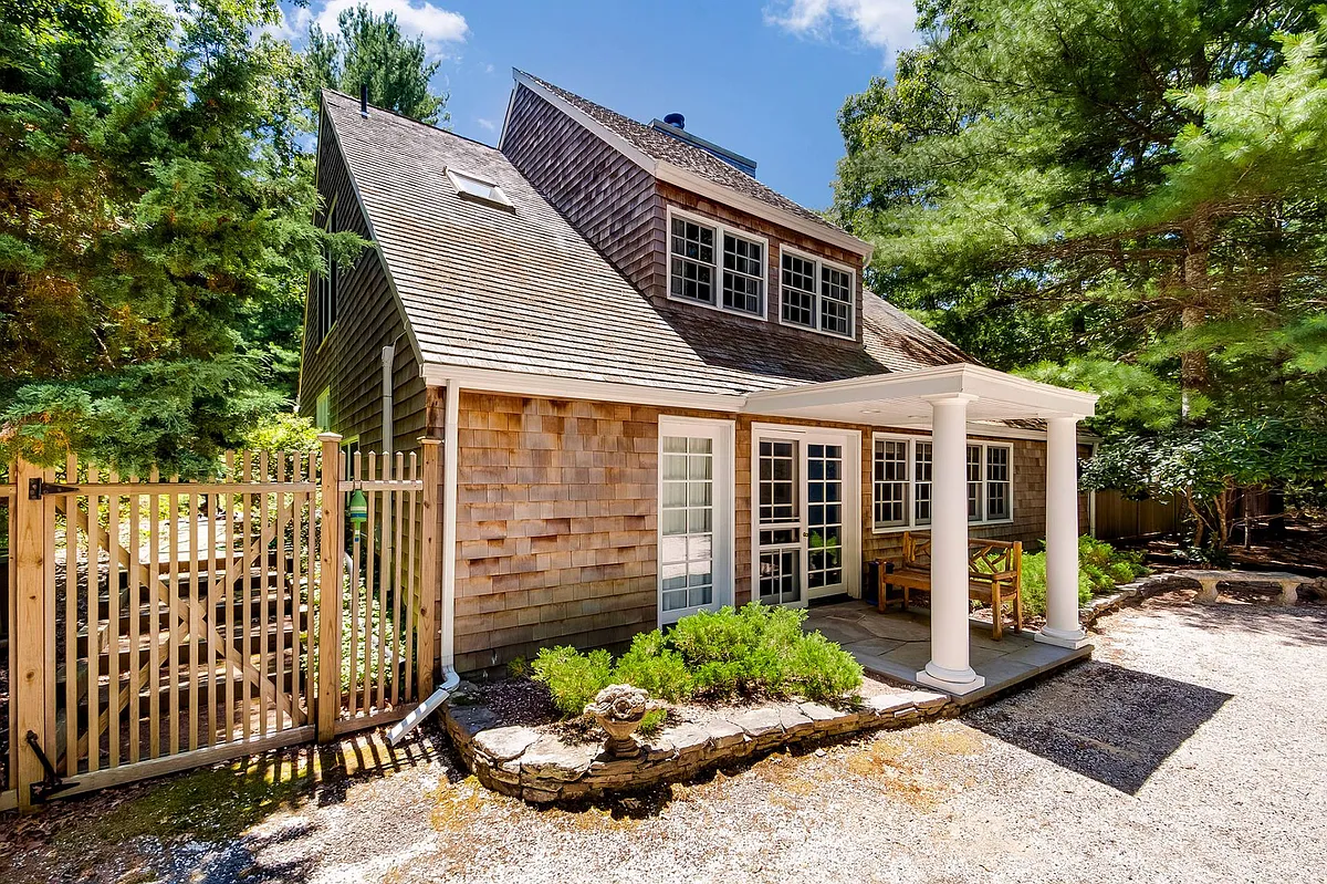 Building Photo - 8 White Pine Rd