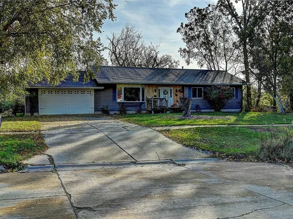 808 Green Valley Ter SE, Cedar Rapids, IA 52403