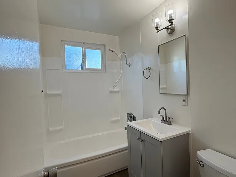 220 Alabama St #E — Photo 16