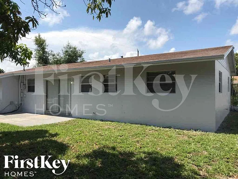 2840 SW 2nd Ct — Photo 16