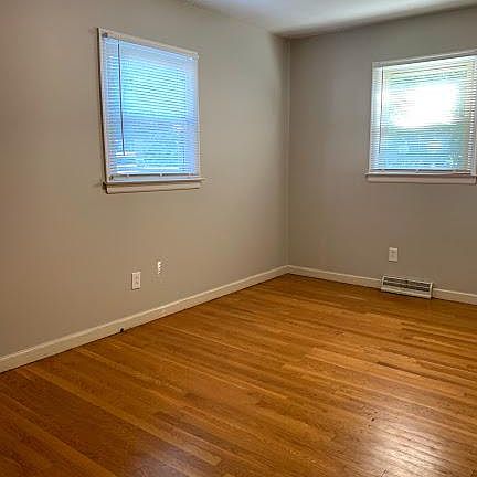 5th image of 571 Anniston Dr