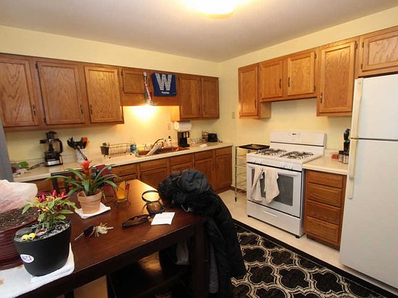 4th image of 609 1/2 Blakely Ave #609