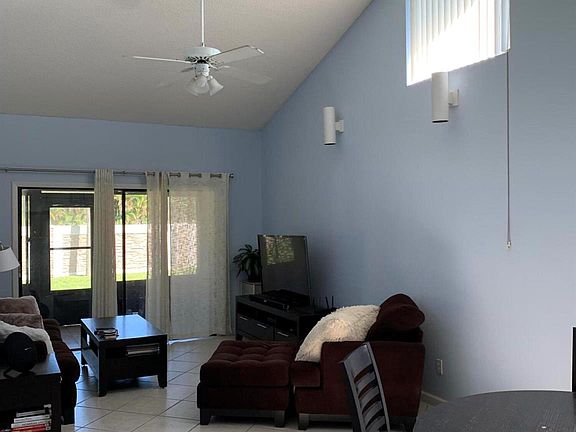 3rd image of 1669 SW Crossing Cir
