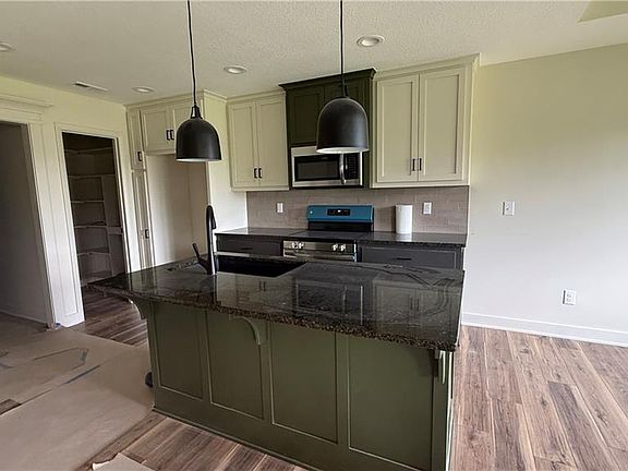 5th image of 701 SE 21st St