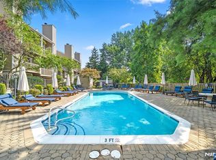 531 Windsor Dr, Palisades Park, NJ 07650