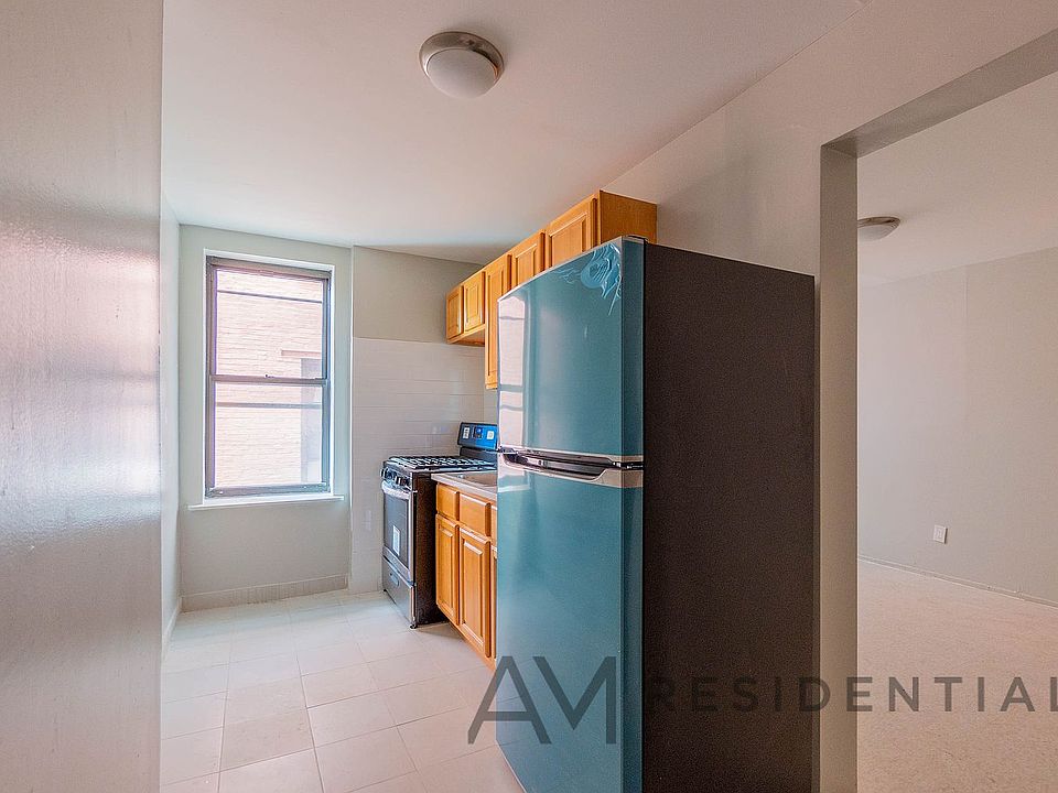 2nd image of 450 61st St Unit A
