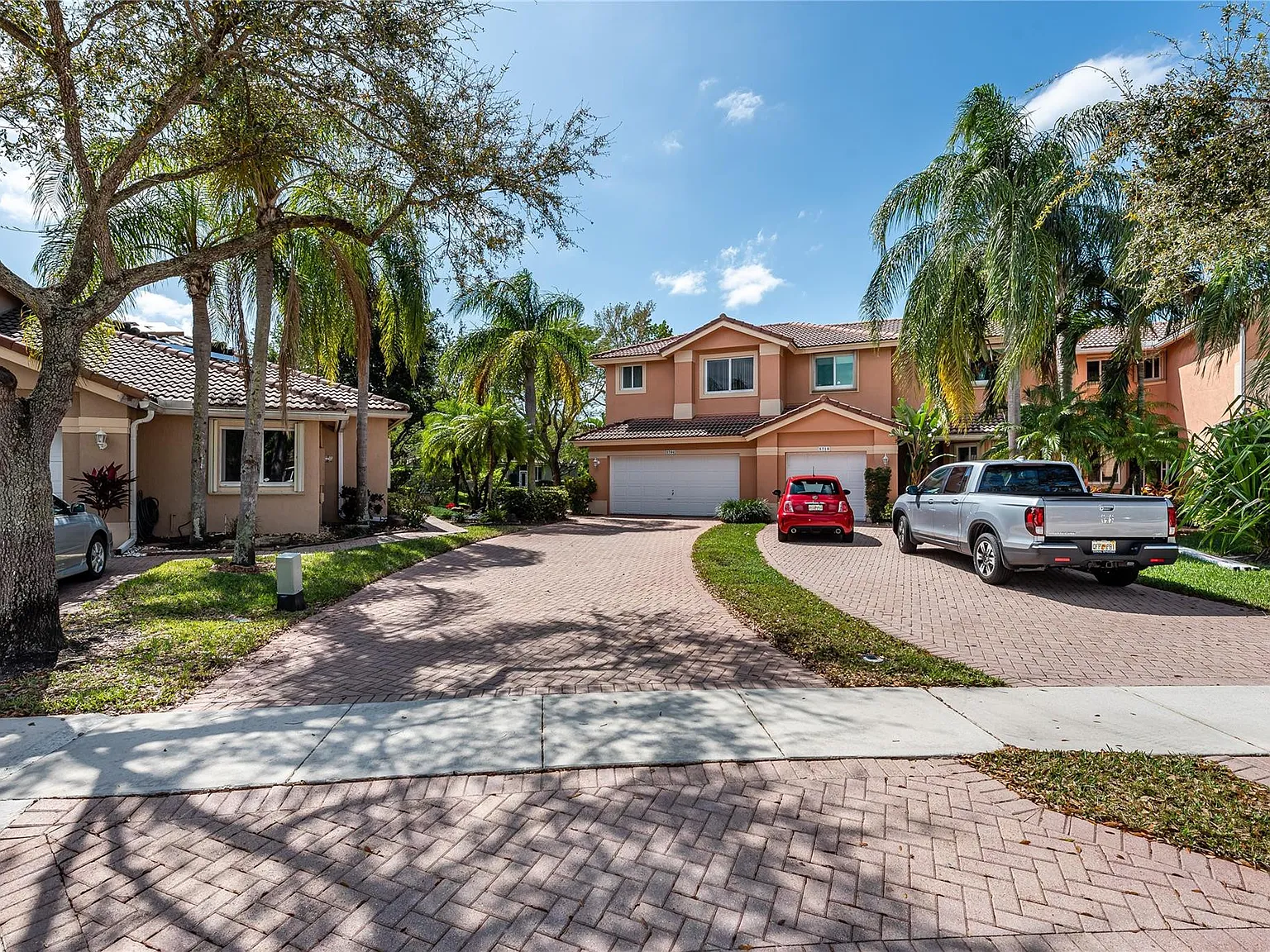 3 bed, 2.5 bath, 1727 sqft, $4,750 — Photo 2