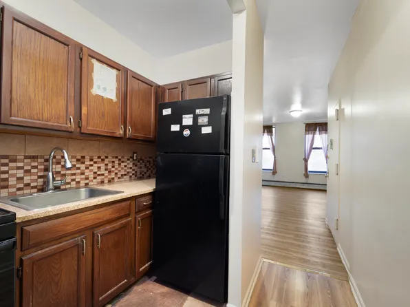 369 Marion Street image 3 of 9