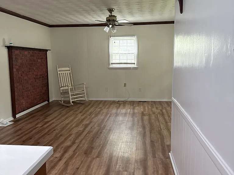 40 Moores Ln S — Photo 4