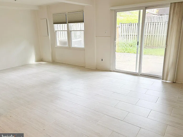 5107 Cliffhaven Dr — Photo 3