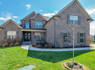 102 Avocet Ct, Spring Hill, TN 37174