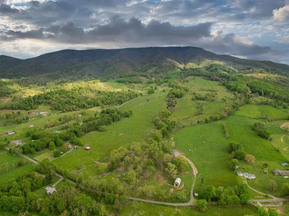 9007 Mountain Rd, Lebanon, VA 24266