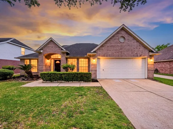 12307 Green Trails Dr, Stafford, TX 77477