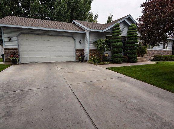 2nd image of 3500 Spring Creek Dr