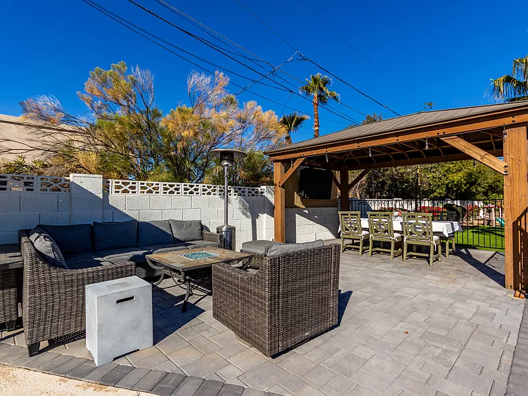 4220 E Becker Ln — Photo 33