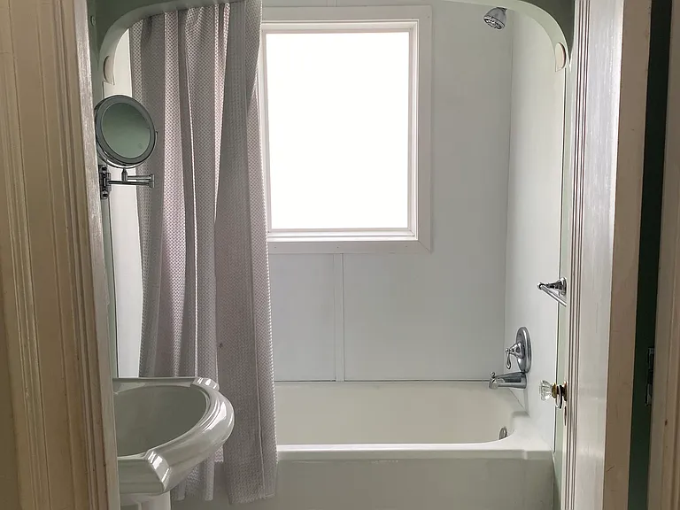 4330 S Wayne Ave — Photo 3
