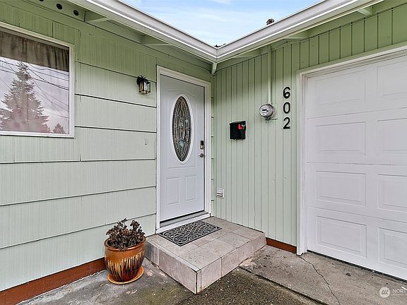 2nd image of 602 S 91th Street
