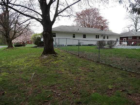 4th image of 71 Dewey Ave