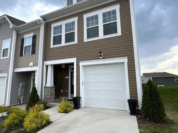 107 Clifton Mnr, Falling Waters, WV 25419