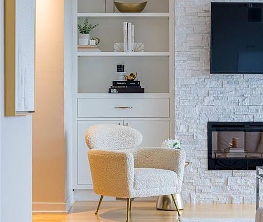 4th image of 551 Maple Ave #607