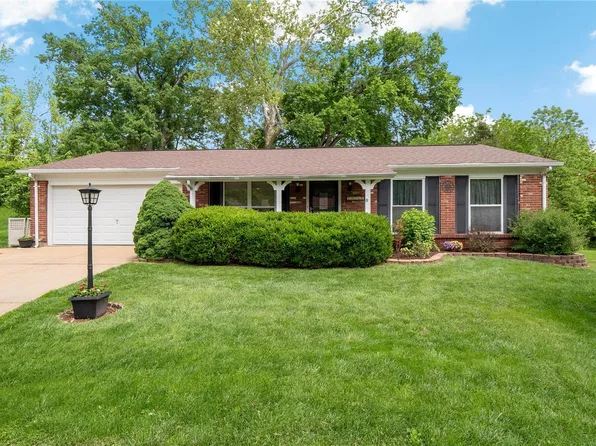 10315 Roscommon Dr, Saint Louis, MO 63123