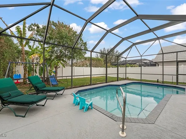 9837 Gladiolus Bulb Loop, Fort Myers, FL 33908