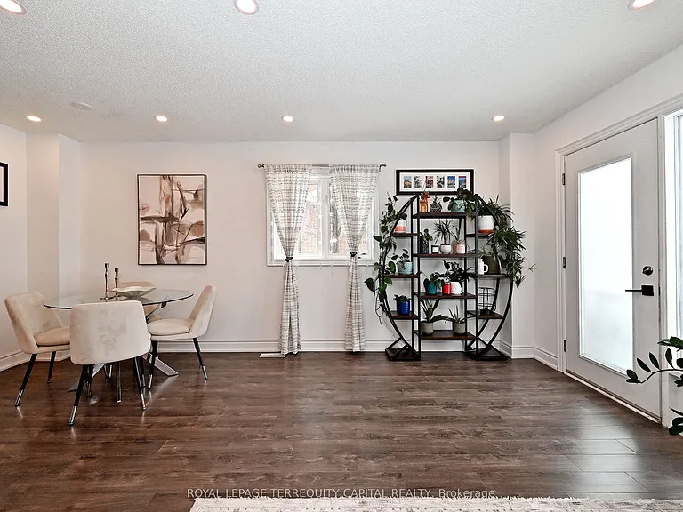 31 Madelaine Dr #6 — Photo 14
