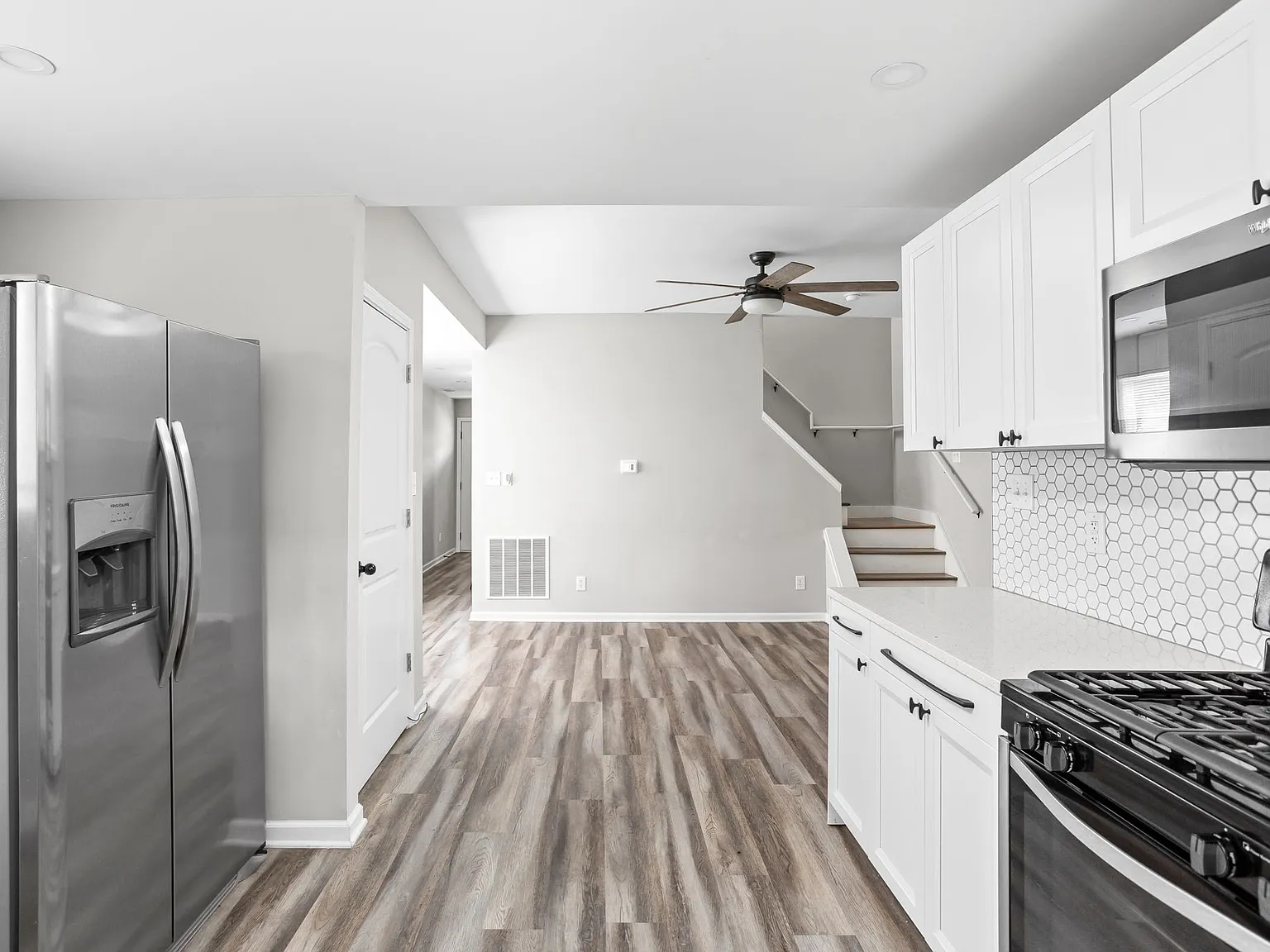 2115 Pleasant St — Photo 3