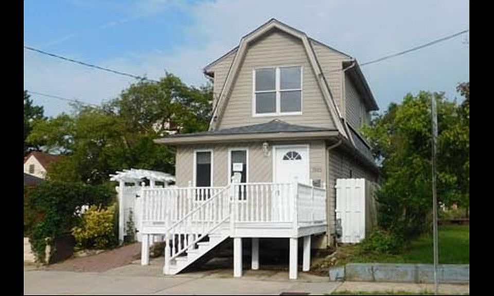 2nd image of 1905 Kuehnle Ave