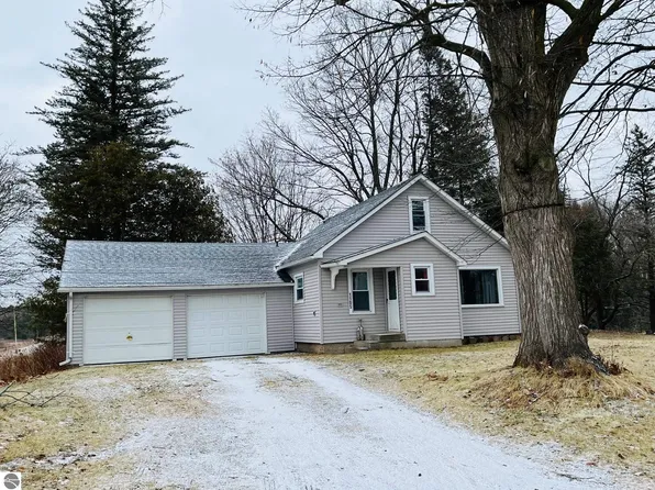 1105 Wilcox St, Cadillac, MI 49601
