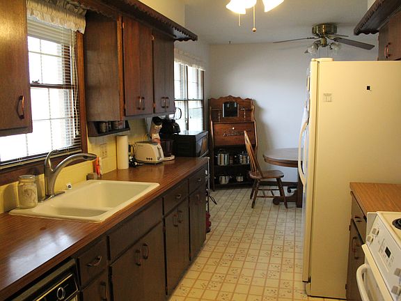 5th image of 1401 N Parkridge Dr