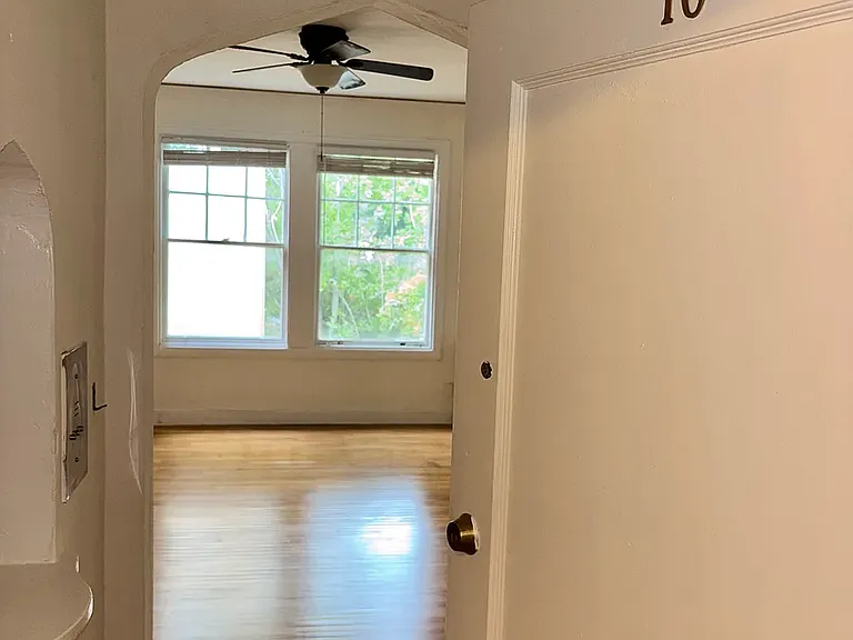 1143 McKinley Ave #16 — Photo 6
