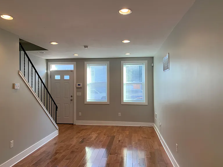 3409 Fairmount Ave — Photo 1