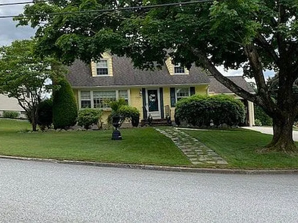 104 Longview Dr, Cranston, RI 02920