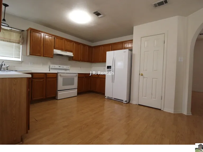 5211 James Loop — Photo 12